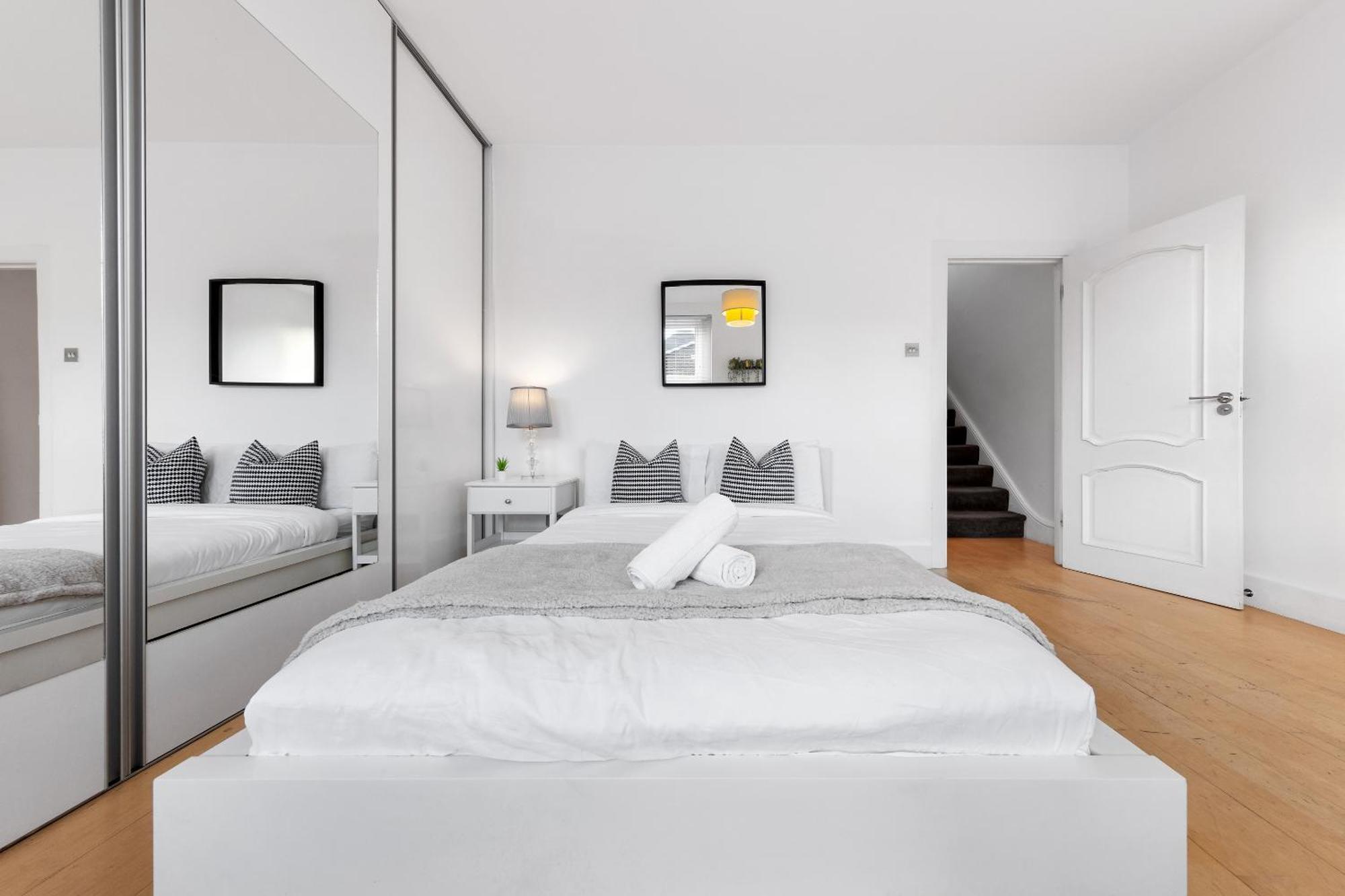 Luxury 4-Bedroom Modern Flat In Central London Steps From Station, Sleeps 9 In Style! 外观 照片