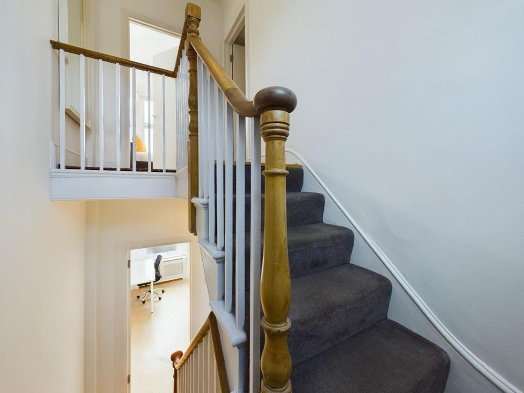 Luxury 4-Bedroom Modern Flat In Central London Steps From Station, Sleeps 9 In Style! 客房 照片