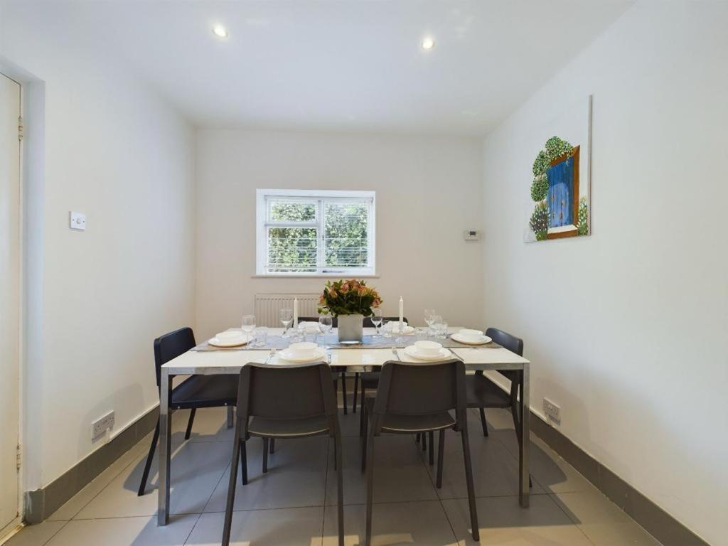 Luxury 4-Bedroom Modern Flat In Central London Steps From Station, Sleeps 9 In Style! 客房 照片