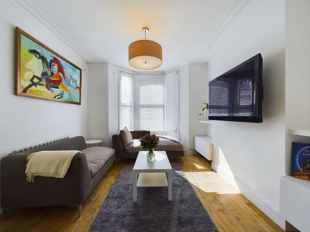 Luxury 4-Bedroom Modern Flat In Central London Steps From Station, Sleeps 9 In Style! 客房 照片