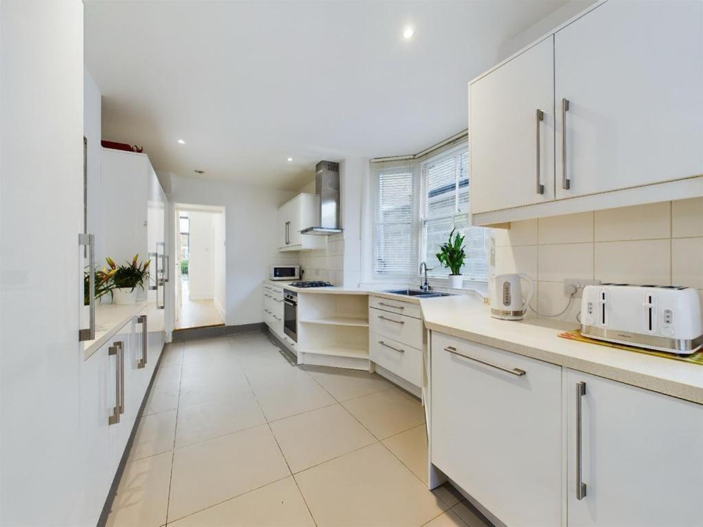Luxury 4-Bedroom Modern Flat In Central London Steps From Station, Sleeps 9 In Style! 客房 照片