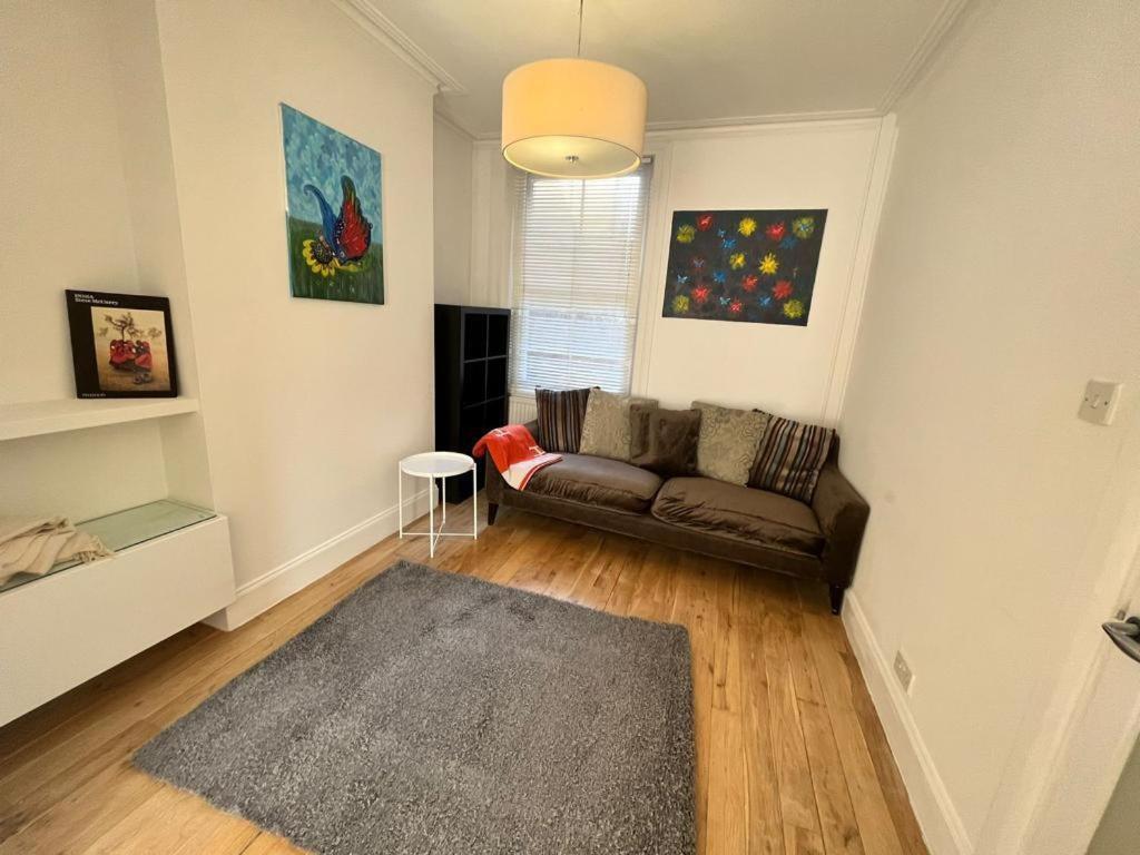 Luxury 4-Bedroom Modern Flat In Central London Steps From Station, Sleeps 9 In Style! 客房 照片
