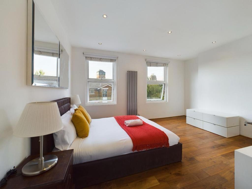 Luxury 4-Bedroom Modern Flat In Central London Steps From Station, Sleeps 9 In Style! 客房 照片