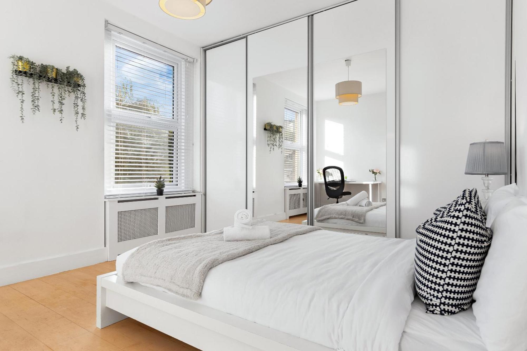 Luxury 4-Bedroom Modern Flat In Central London Steps From Station, Sleeps 9 In Style! 外观 照片