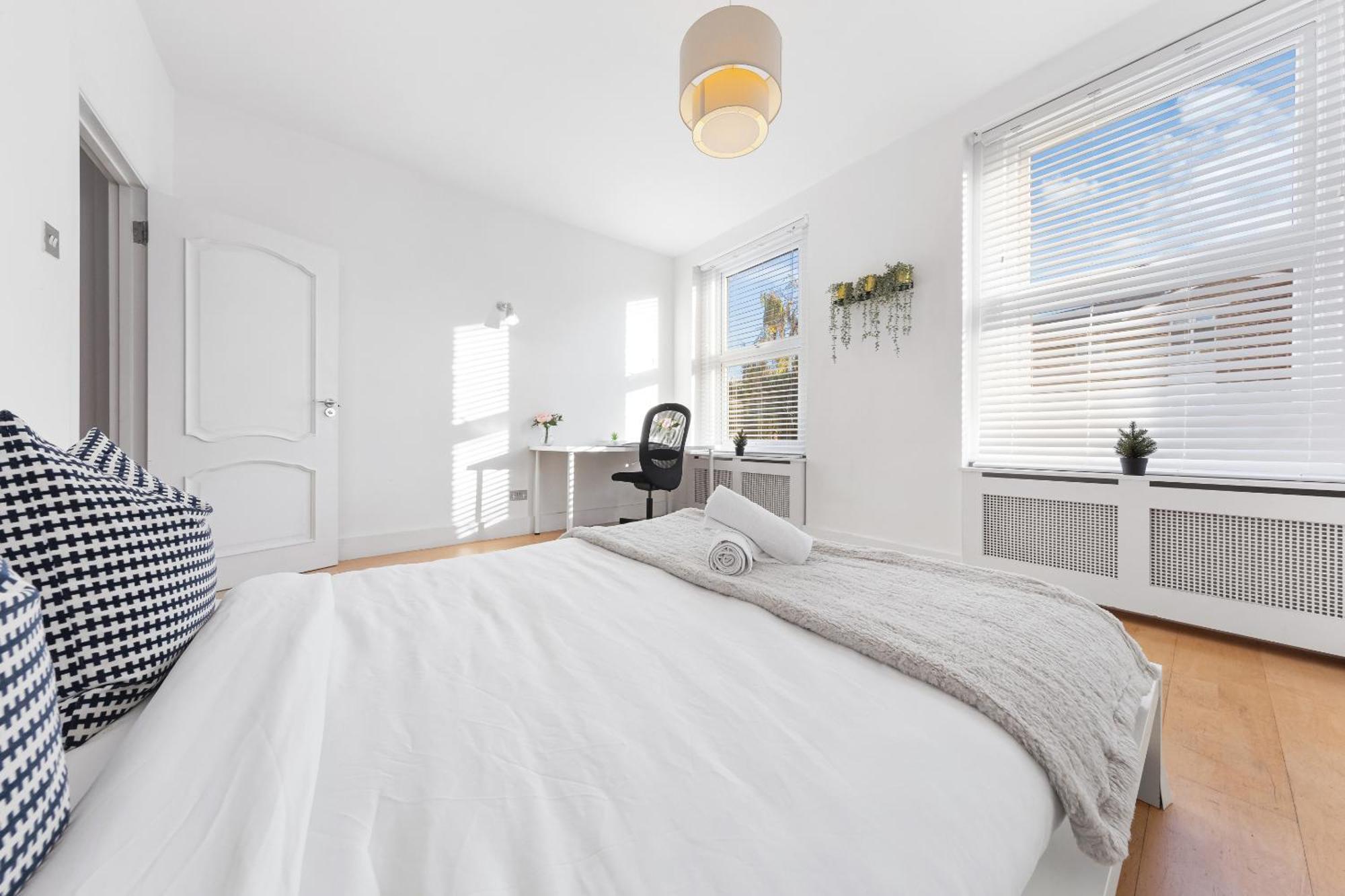 Luxury 4-Bedroom Modern Flat In Central London Steps From Station, Sleeps 9 In Style! 外观 照片