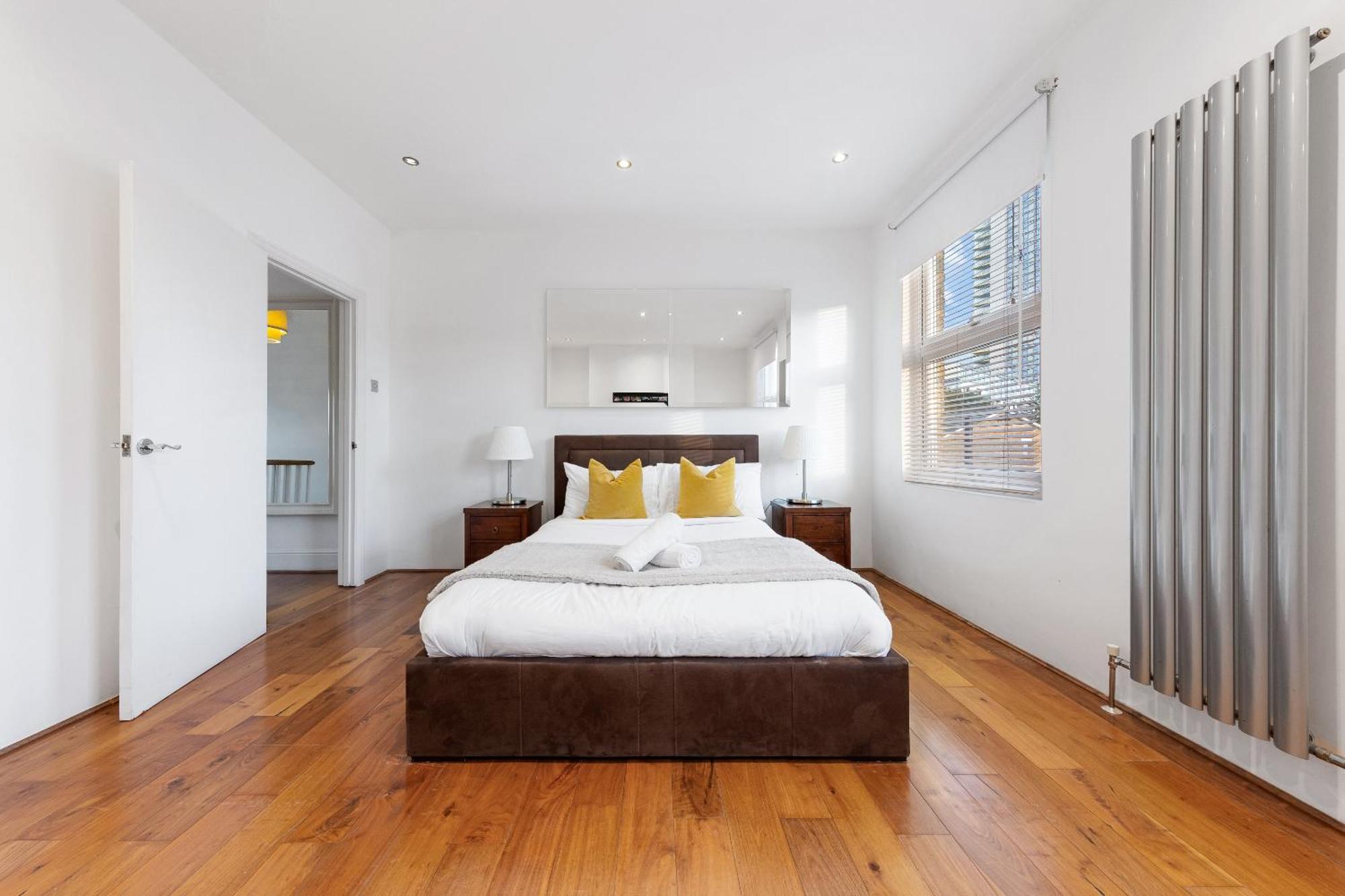 Luxury 4-Bedroom Modern Flat In Central London Steps From Station, Sleeps 9 In Style! 外观 照片