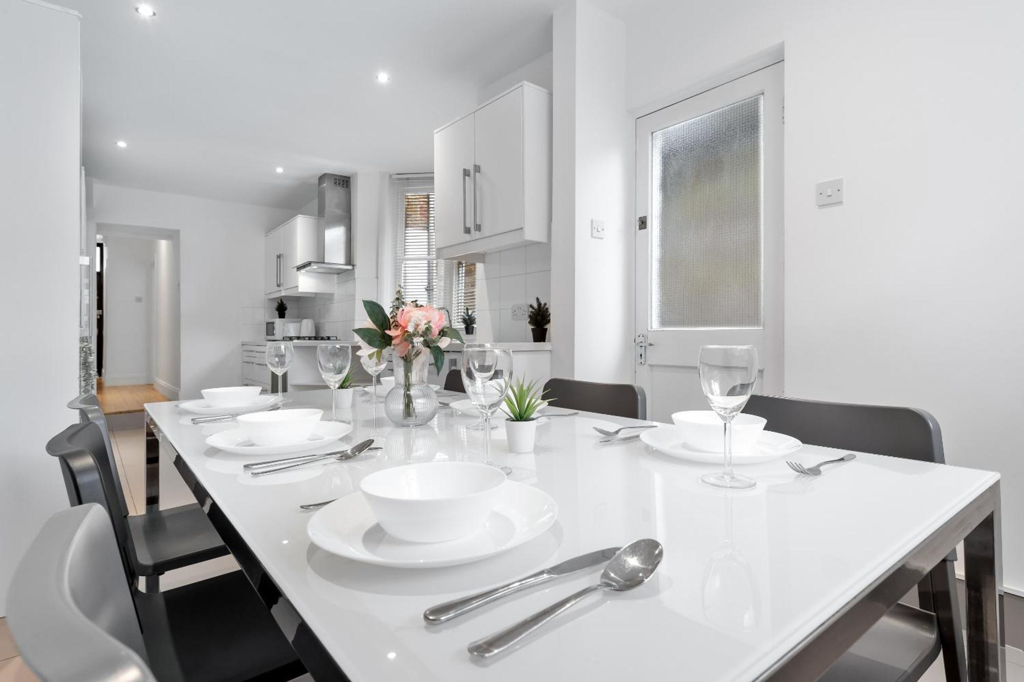 Luxury 4-Bedroom Modern Flat In Central London Steps From Station, Sleeps 9 In Style! 外观 照片
